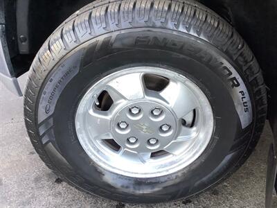 2002 Chevrolet Suburban 1500 LT   - Photo 36 - Crest Hill, IL 60403