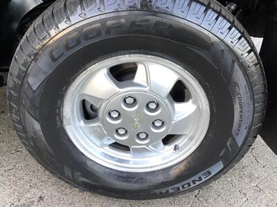 2002 Chevrolet Suburban 1500 LT   - Photo 37 - Crest Hill, IL 60403