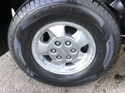 2002 Chevrolet Suburban 1500 LT   - Photo 38 - Crest Hill, IL 60403