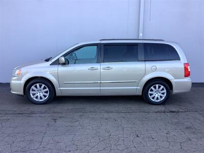 2014 Chrysler Town & Country Touring   - Photo 3 - Crest Hill, IL 60403