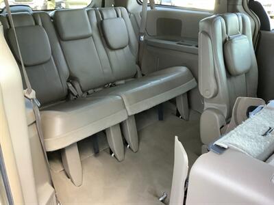2014 Chrysler Town & Country Touring   - Photo 32 - Crest Hill, IL 60403