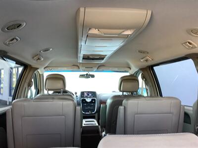 2014 Chrysler Town & Country Touring   - Photo 47 - Crest Hill, IL 60403
