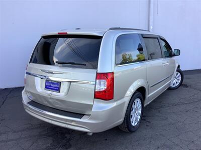 2014 Chrysler Town & Country Touring   - Photo 6 - Crest Hill, IL 60403