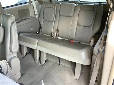 2014 Chrysler Town & Country Touring   - Photo 28 - Crest Hill, IL 60403