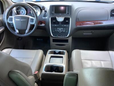 2014 Chrysler Town & Country Touring   - Photo 41 - Crest Hill, IL 60403
