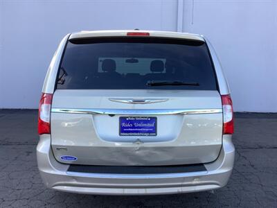 2014 Chrysler Town & Country Touring   - Photo 5 - Crest Hill, IL 60403