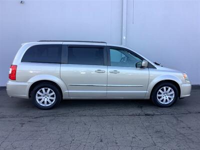 2014 Chrysler Town & Country Touring   - Photo 7 - Crest Hill, IL 60403