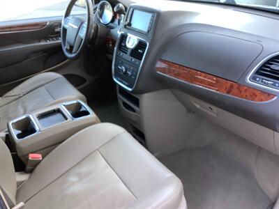 2014 Chrysler Town & Country Touring   - Photo 36 - Crest Hill, IL 60403