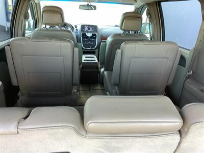 2014 Chrysler Town & Country Touring   - Photo 46 - Crest Hill, IL 60403