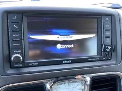 2014 Chrysler Town & Country Touring   - Photo 19 - Crest Hill, IL 60403