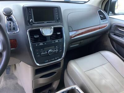 2014 Chrysler Town & Country Touring   - Photo 16 - Crest Hill, IL 60403