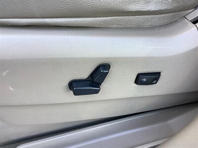 2014 Chrysler Town & Country Touring   - Photo 13 - Crest Hill, IL 60403