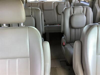 2014 Chrysler Town & Country Touring   - Photo 39 - Crest Hill, IL 60403