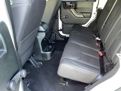 2017 Jeep Wrangler Sport   - Photo 22 - Crest Hill, IL 60403