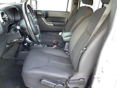 2017 Jeep Wrangler Sport   - Photo 14 - Crest Hill, IL 60403