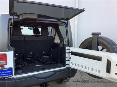 2017 Jeep Wrangler Sport   - Photo 32 - Crest Hill, IL 60403