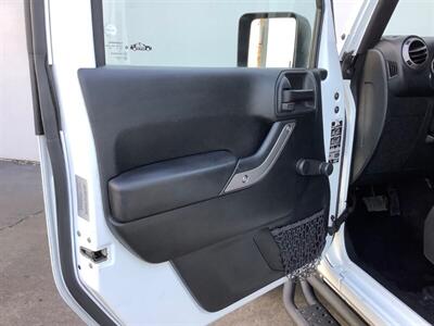 2017 Jeep Wrangler Sport   - Photo 13 - Crest Hill, IL 60403