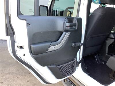 2017 Jeep Wrangler Sport   - Photo 21 - Crest Hill, IL 60403