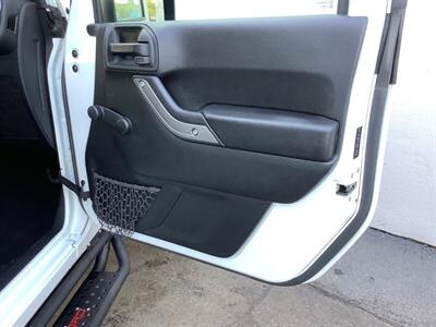 2017 Jeep Wrangler Sport   - Photo 26 - Crest Hill, IL 60403