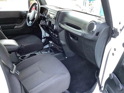 2017 Jeep Wrangler Sport   - Photo 28 - Crest Hill, IL 60403