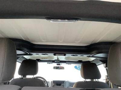 2017 Jeep Wrangler Sport   - Photo 30 - Crest Hill, IL 60403