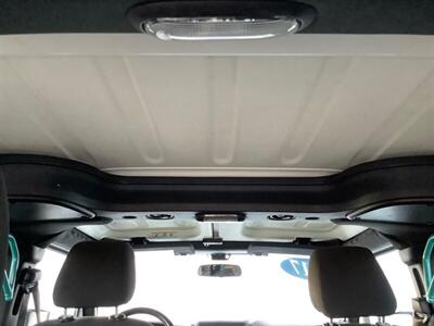 2017 Jeep Wrangler Sport   - Photo 31 - Crest Hill, IL 60403