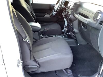 2017 Jeep Wrangler Sport   - Photo 27 - Crest Hill, IL 60403