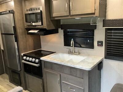 2021 Jayco Jay Flight SLX - Photo 16 - Crest Hill, IL 60403