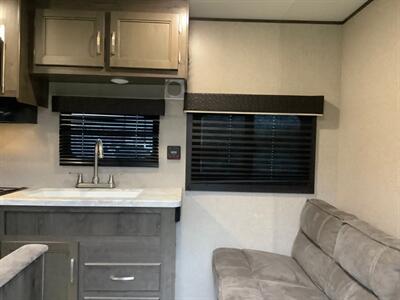 2021 Jayco Jay Flight SLX   - Photo 17 - Crest Hill, IL 60403