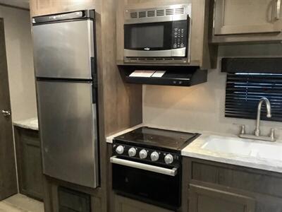 2021 Jayco Jay Flight SLX - Photo 25 - Crest Hill, IL 60403