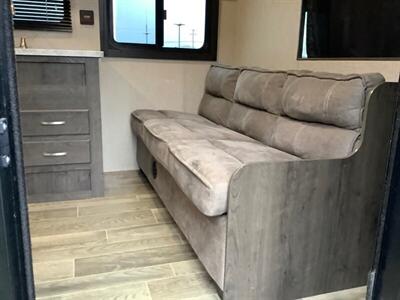 2021 Jayco Jay Flight SLX - Photo 18 - Crest Hill, IL 60403