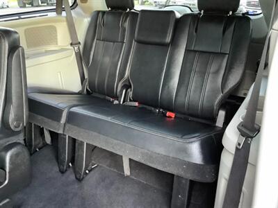 2016 Chrysler Town & Country Touring-L   - Photo 27 - Crest Hill, IL 60403