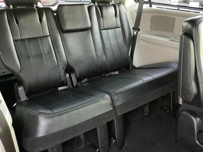 2016 Chrysler Town & Country Touring-L   - Photo 31 - Crest Hill, IL 60403