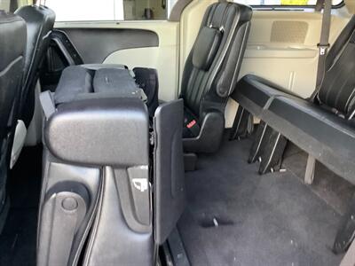 2016 Chrysler Town & Country Touring-L   - Photo 26 - Crest Hill, IL 60403