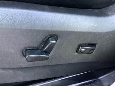 2016 Chrysler Town & Country Touring-L   - Photo 14 - Crest Hill, IL 60403