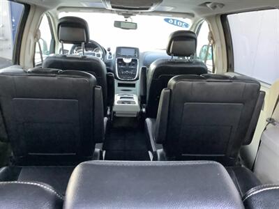 2016 Chrysler Town & Country Touring-L   - Photo 46 - Crest Hill, IL 60403