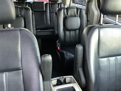 2016 Chrysler Town & Country Touring-L   - Photo 41 - Crest Hill, IL 60403