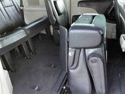 2016 Chrysler Town & Country Touring-L   - Photo 30 - Crest Hill, IL 60403
