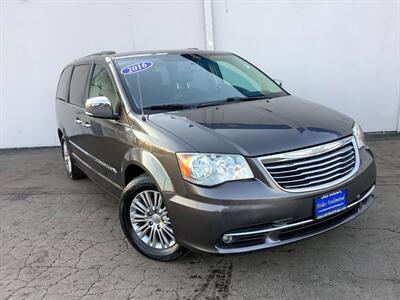 2016 Chrysler Town & Country Touring-L   - Photo 8 - Crest Hill, IL 60403