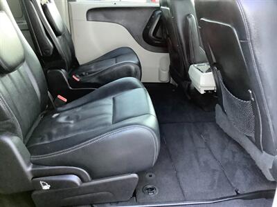 2016 Chrysler Town & Country Touring-L   - Photo 28 - Crest Hill, IL 60403