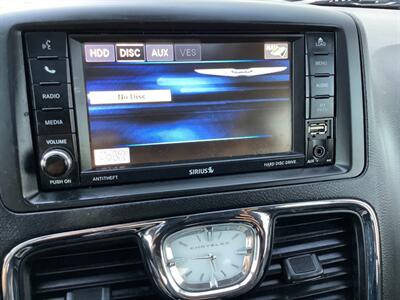2016 Chrysler Town & Country Touring-L   - Photo 20 - Crest Hill, IL 60403