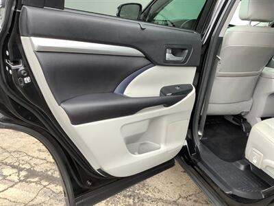 2016 Toyota Highlander XLE   - Photo 25 - Crest Hill, IL 60403