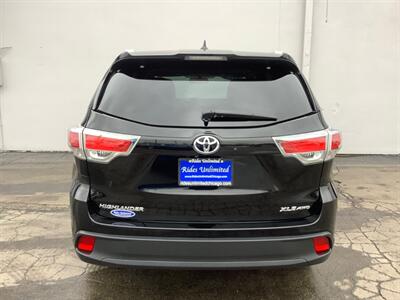 2016 Toyota Highlander XLE   - Photo 6 - Crest Hill, IL 60403