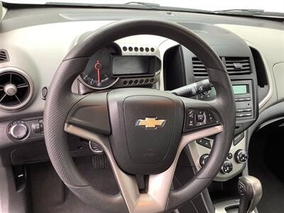 2015 Chevrolet Sonic LS Auto - Photo 16 - Crest Hill, IL 60403