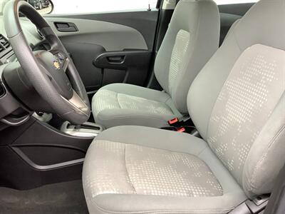 2015 Chevrolet Sonic LS Auto - Photo 19 - Crest Hill, IL 60403