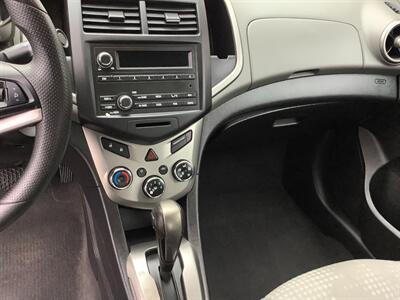 2015 Chevrolet Sonic LS Auto - Photo 15 - Crest Hill, IL 60403
