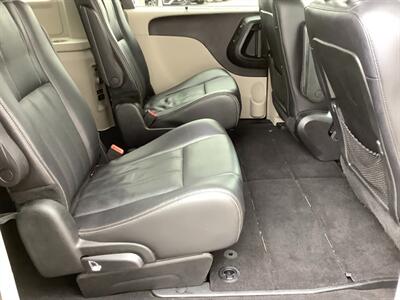 2015 Chrysler Town and Country Touring-L   - Photo 30 - Crest Hill, IL 60403