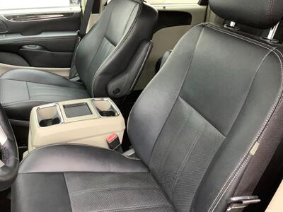 2015 Chrysler Town and Country Touring-L   - Photo 26 - Crest Hill, IL 60403