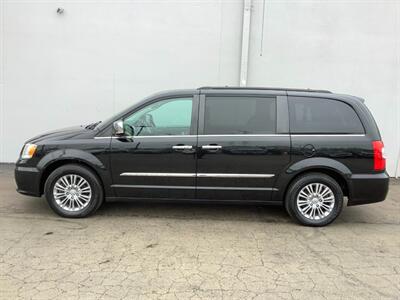 2015 Chrysler Town and Country Touring-L   - Photo 3 - Crest Hill, IL 60403