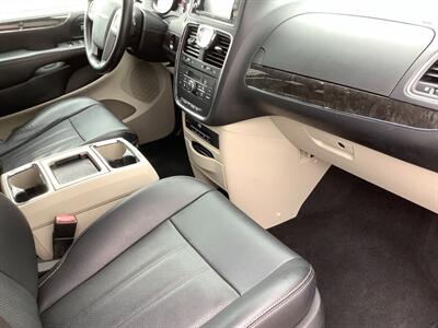 2015 Chrysler Town and Country Touring-L   - Photo 37 - Crest Hill, IL 60403